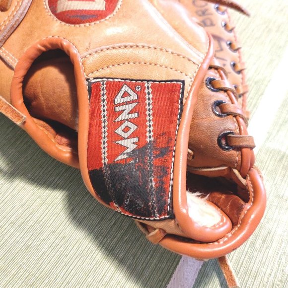 DIAMOND D4000 Professional Model RHT Mitt Baseball Glove Tan Top Grain Cowhide - Picture 11 of 13